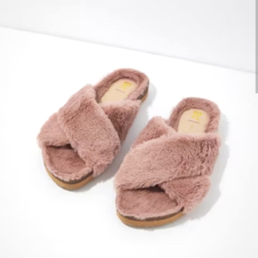 BC Footwear Triumph pink vegan fur slipper slides brand NEW in box NIB